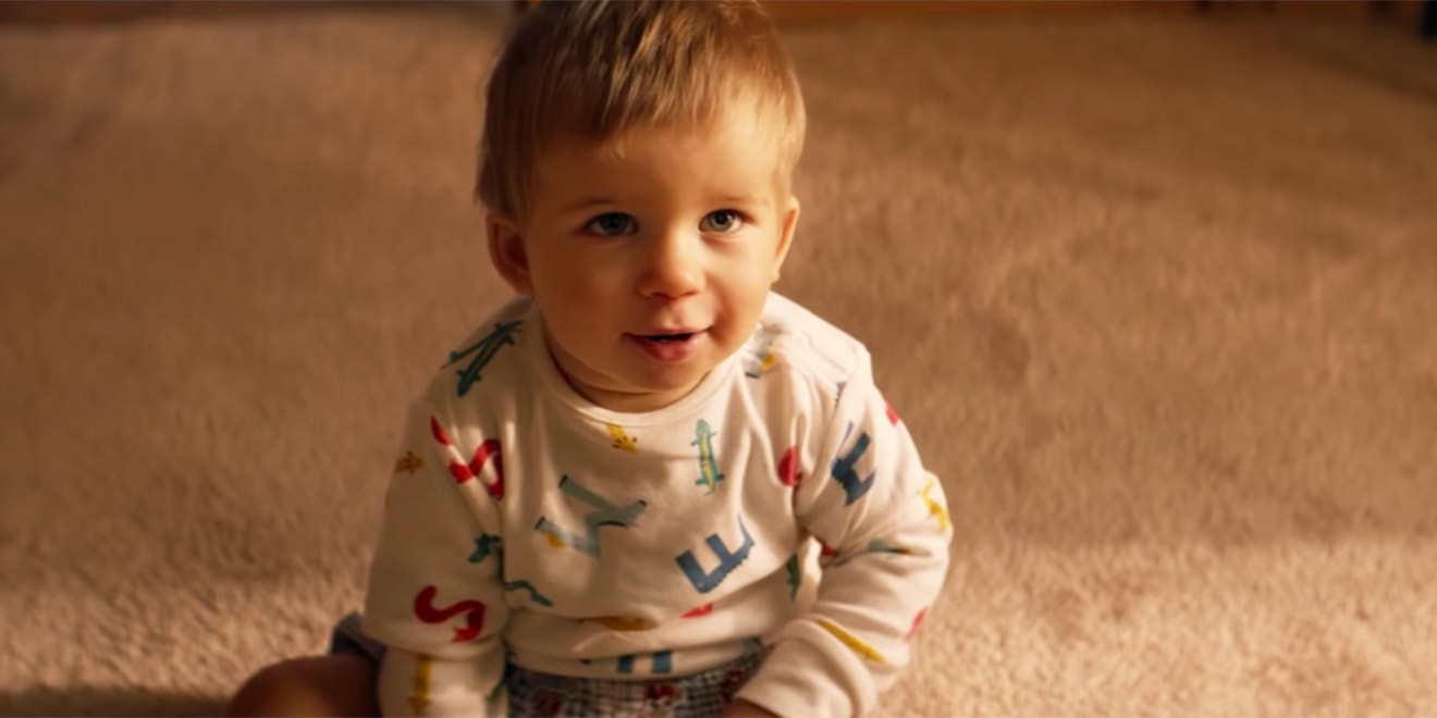 Best Christmas Comercial 2022 Phone Dad Dancing This Holiday Ad Charmingly Captures The Joyful, Awkward Love Of A Father  For His Son