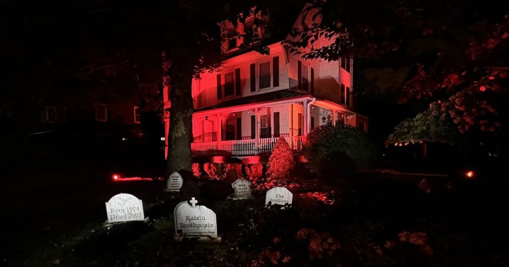 Sun-Maid Erects an Actual Raisin House