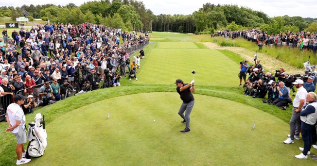 welcome-to-liv-golf-flashy-and-not-without-controversy
