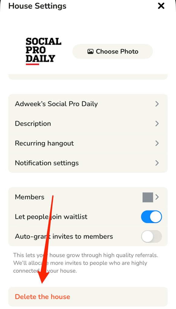 Screenshot of Clubhouse's "House Settings" menu with a red arrow pointing at "Delete the house"